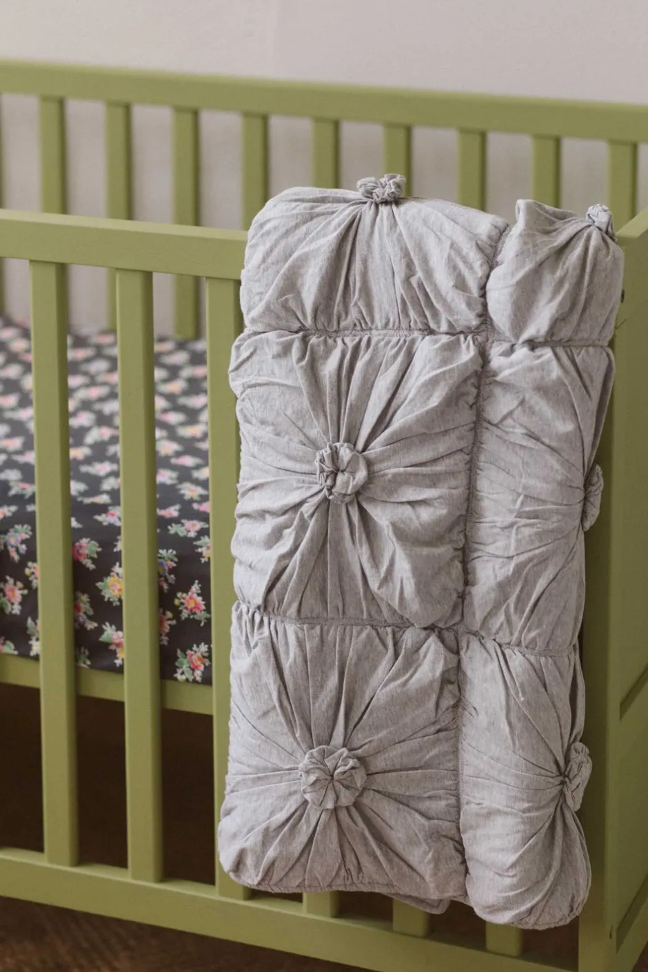 cot_quilt_rosette_grey_marle_organic_cotton_2.webp Store Lazybones Cot Quilt Rosette Grey Marle *Organic Cotton