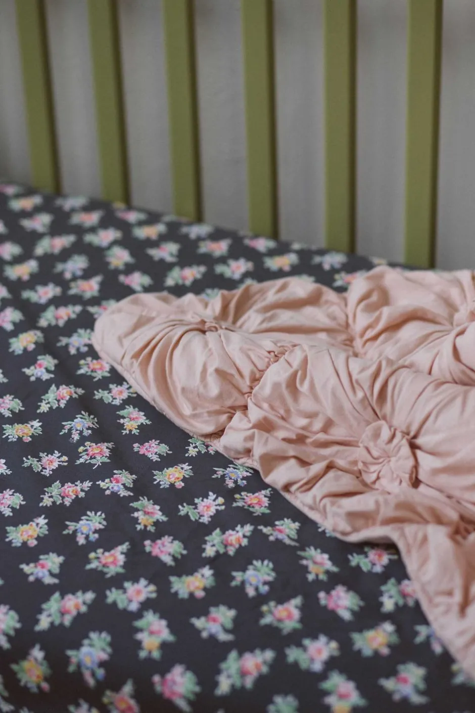 cot_quilt_rosette_tuscan_pink_organic_cotton_2.webp Best Sale Lazybones Cot Quilt Rosette Tuscan Pink *Organic Cotton