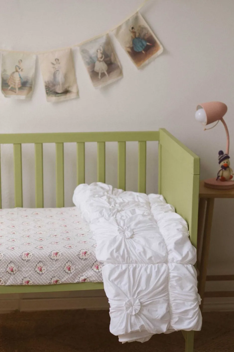 Discount Lazybones Cot Quilt Rosette White *Organic Cotton