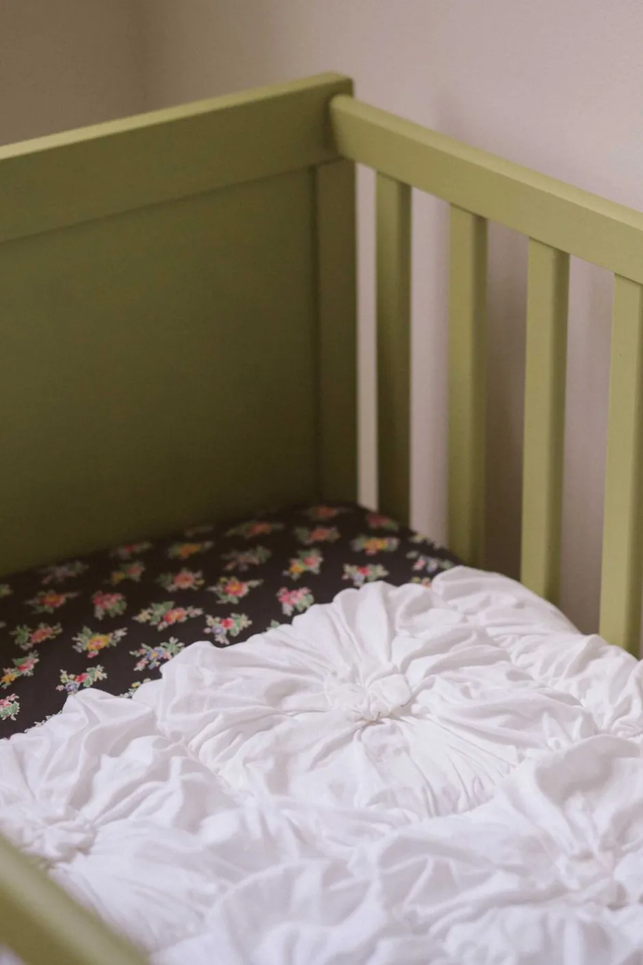 Discount Lazybones Cot Quilt Rosette White *Organic Cotton