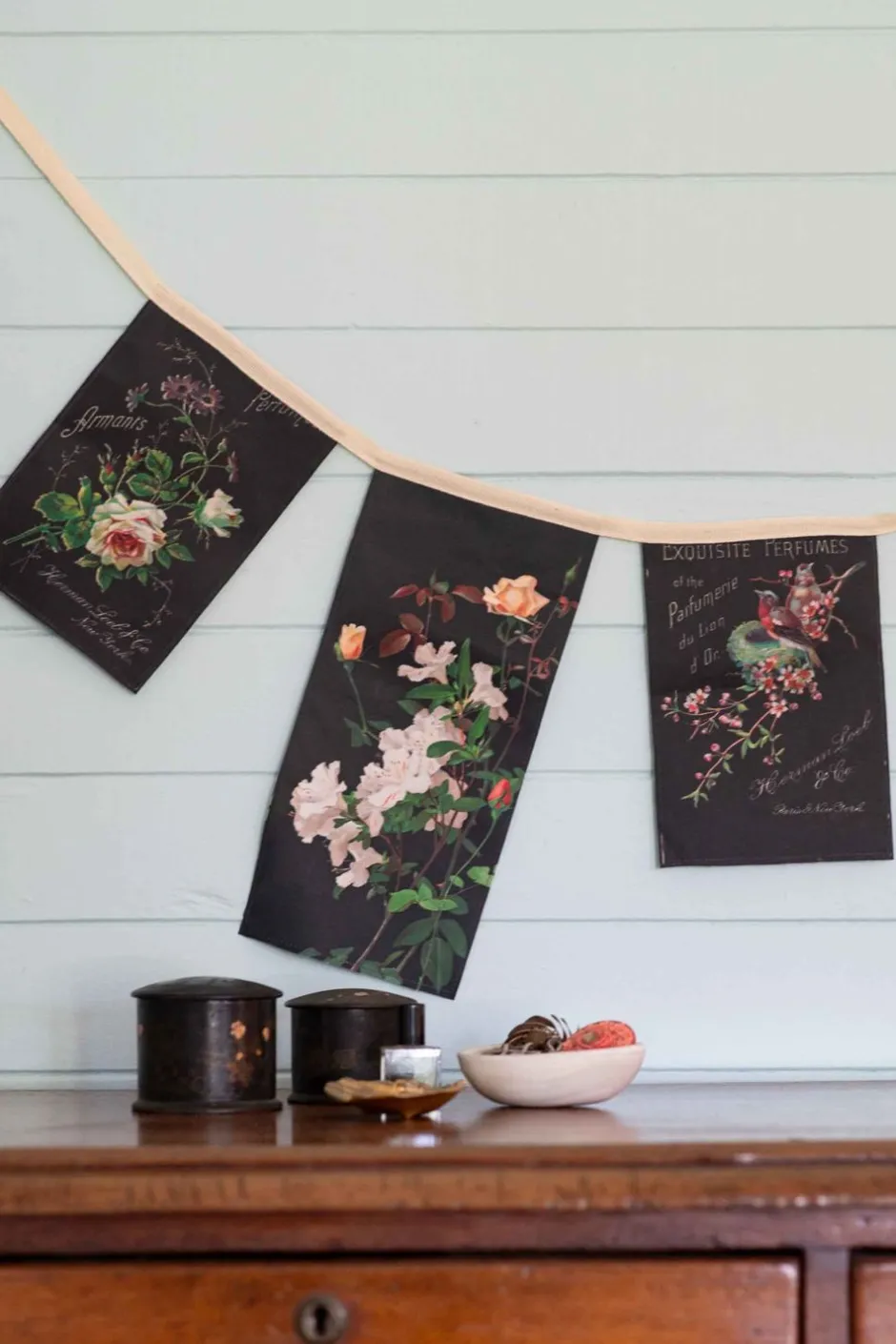exquisite_perfumes_garland_2.webp Online Lazybones Exquisite Perfumes Garland