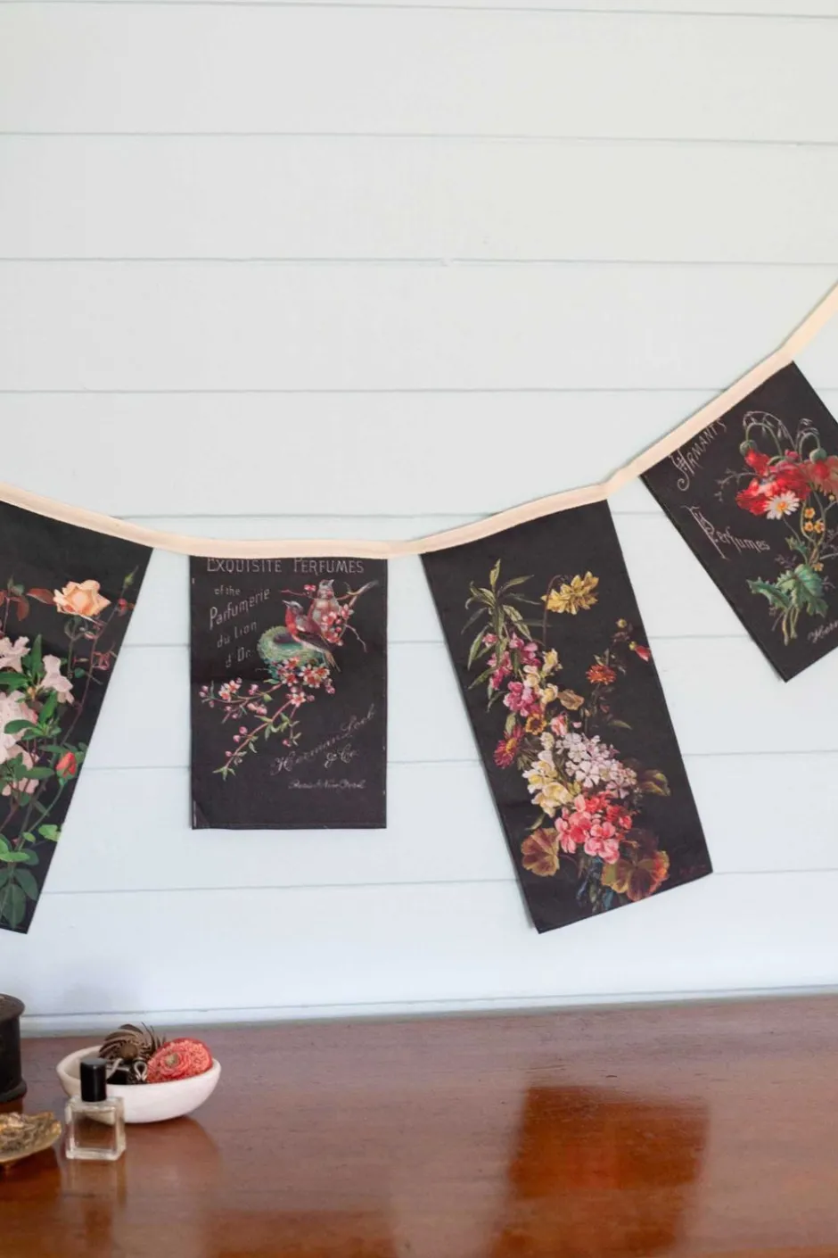 exquisite_perfumes_garland_3.webp Online Lazybones Exquisite Perfumes Garland