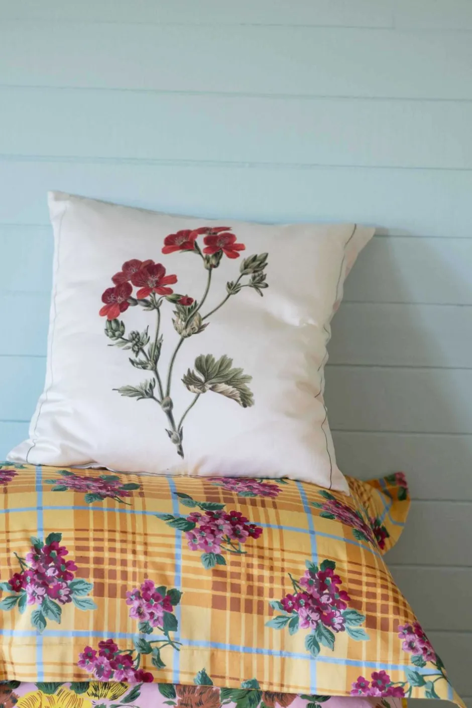 Store Lazybones Geranium Cushion Cover *Organic Cotton