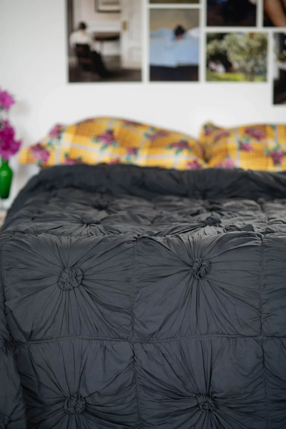Store Lazybones Rosette Quilt In Charcoal *Organic Cotton