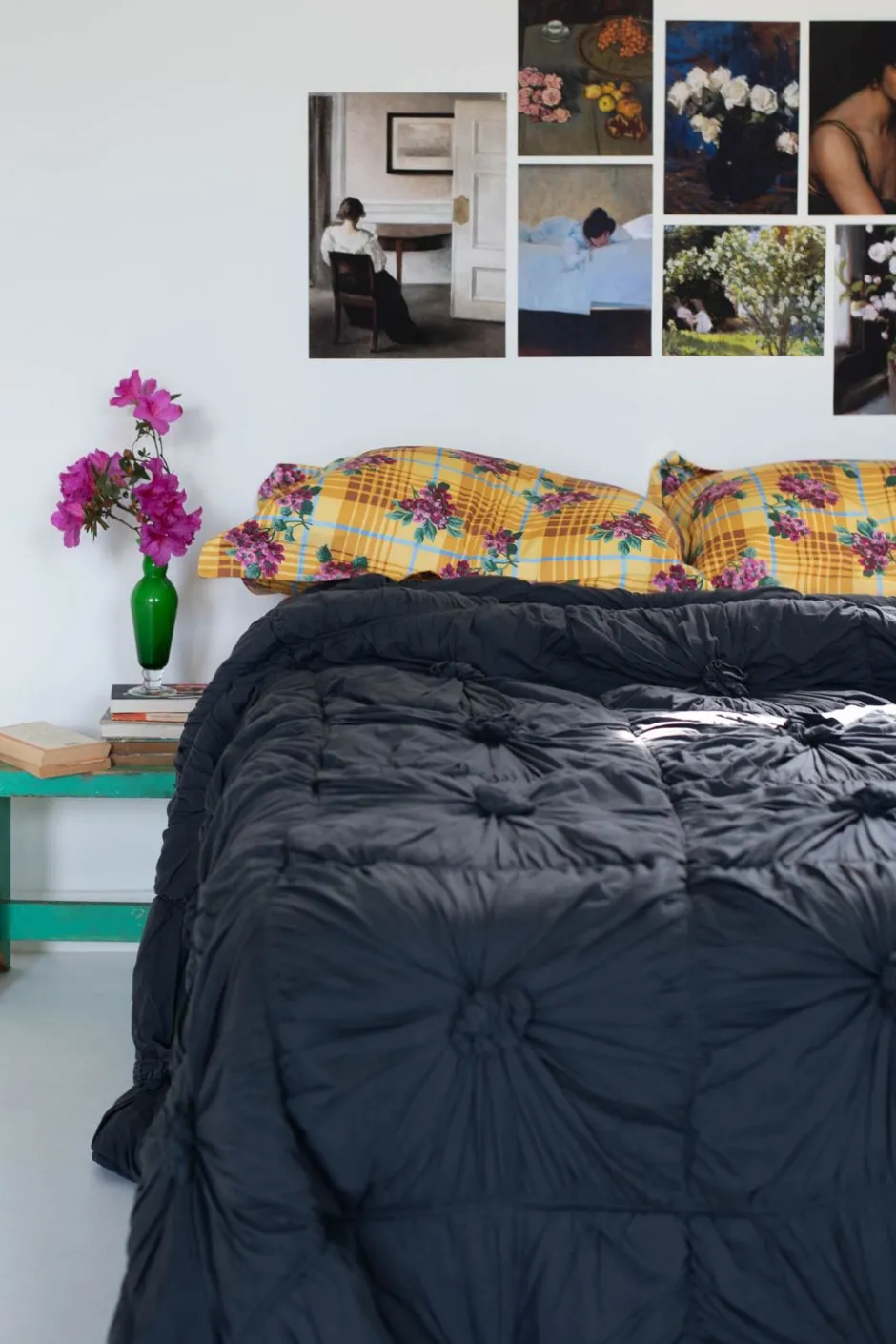 Store Lazybones Rosette Quilt In Charcoal *Organic Cotton
